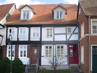 Elbfischerhaus am Zollensteig, die rote Tür rechts