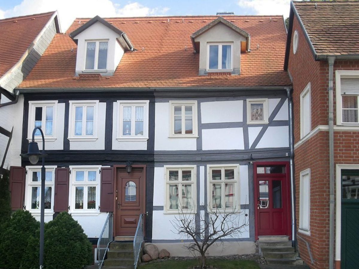 Elbfischerhaus am Zollensteig, take the red door right