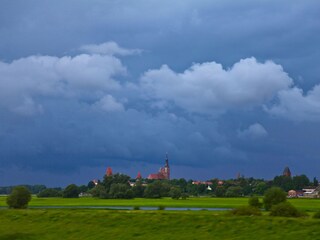 Die „Skyline“ vom östlichen Elbufer aus