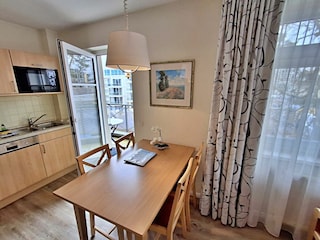 Essbereich und Zugang zum Balkon