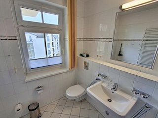 Tageslicht-Bad mit DU/WC