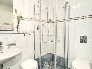 Badezimmer Wohnung 2.02