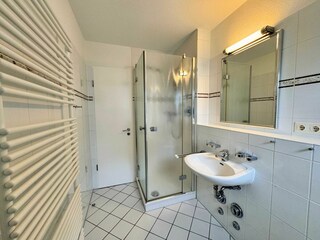 Tageslicht-Bad mit DU/WC