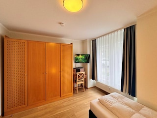 . Schlafzimmer mit 2 Einzelbetten (zusammenstellbar)