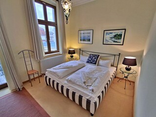 2. Schlafzimmer mit Balkon