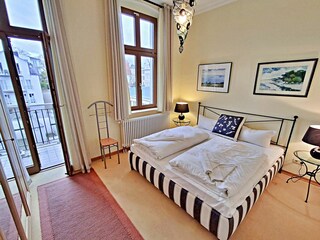 2. Schlafzimmer mit Balkon