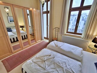 2. Schlafzimmer mit Balkon