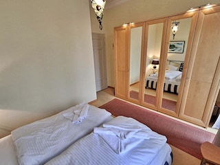 2. Schlafzimmer mit Balkon