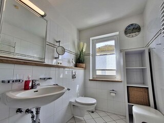 Tageslicht-Bad mit DU/WC