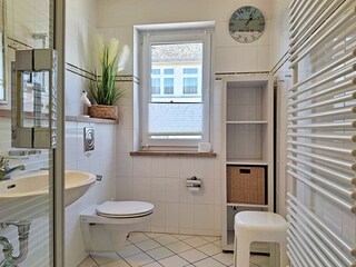 Ferienwohnung 1.2.11 Inselstrand - Badezimmer