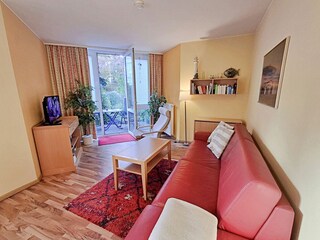 Wohnbereich mit Zugang zur Terrasse