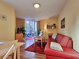 Wohnbereich mit Zugang zur Terrasse