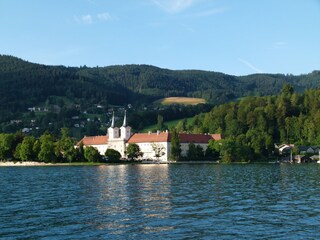 Tegernsee Schloßkirche mit Herzogl. Bräustüberl