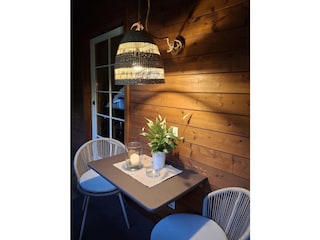 gemütliche Abendstimmung auf dem Balkon