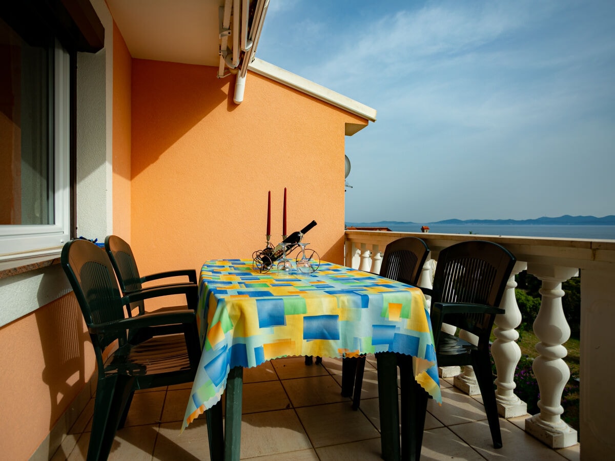 Terrasse mit Blick auf das Meer