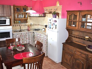 Cozy kitchen - well equiped
