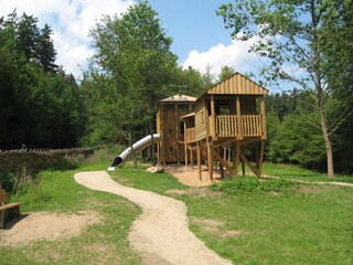 großer Spielplatz am Perlsee