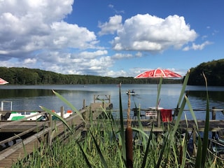 Romantischer Badesee mit Booten, Bistro und Eiscafe.