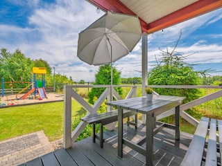 Pirat Bobolin - Terrasse und Spielplatz