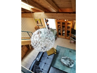 Blick auf Wohnzimmer von der Empore