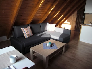 modernes Ecksofa im Wohnbereich