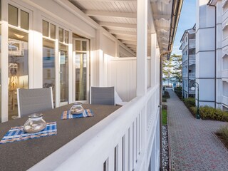 Balkon White Pearl Binz mit Blick zur Strandpromenade