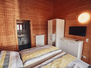 Schlafzimmer II mit eigenem Badezimmer