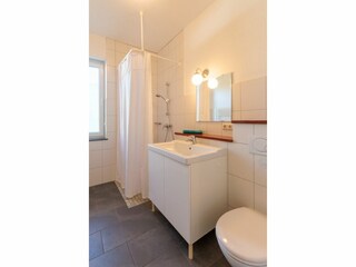 Badezimmer mit Dusche