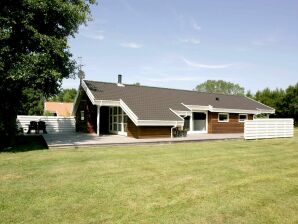 8 Personen Ferienhaus in Aakirkeby - Sømarken - image1