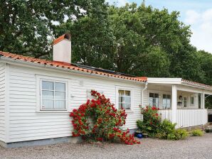 4 Personen Ferienhaus in Tvååker - Glommen - image1