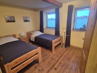 Schlafzimmer mit 2 Einzelbetten