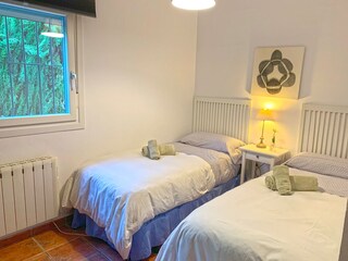 Schlafzimmer mit Doppelbett