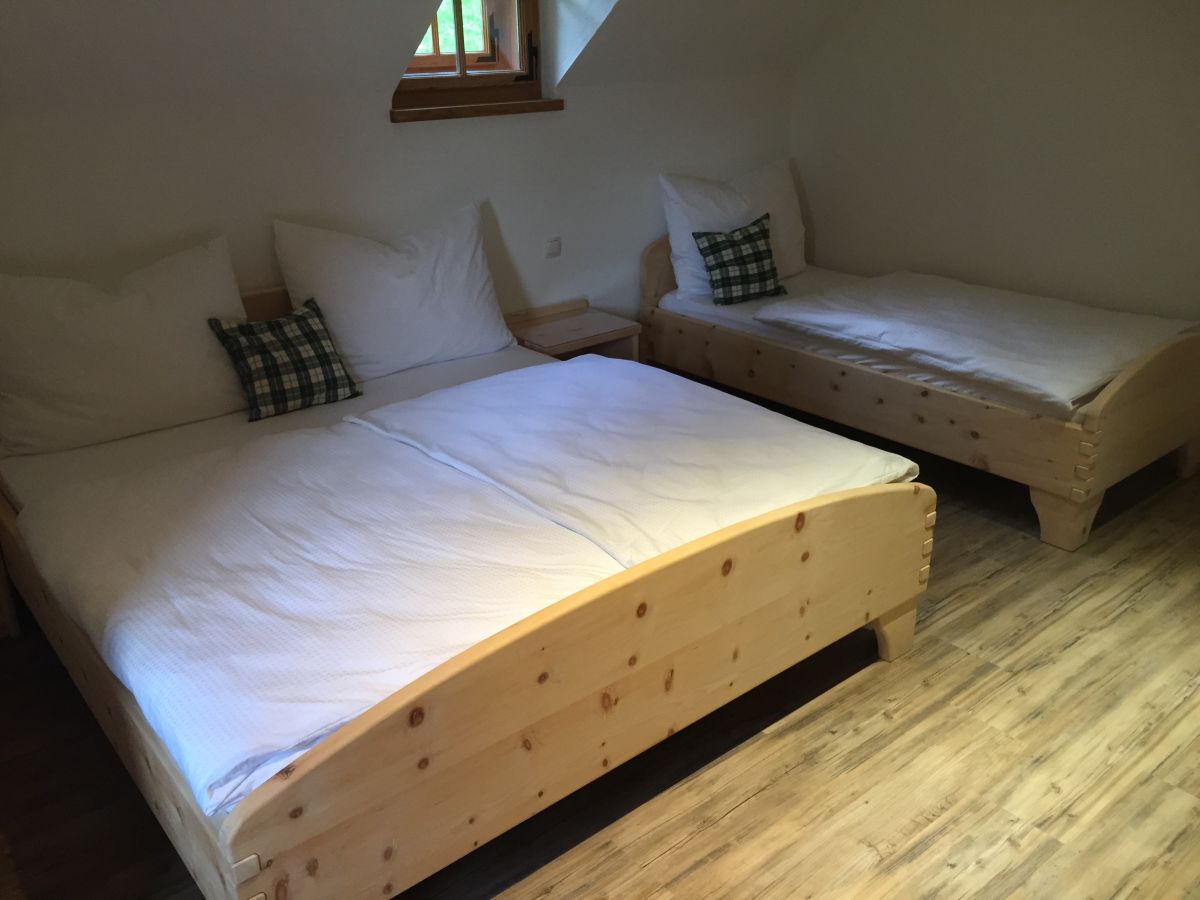 Betten Zirbenholz : Ferienwohnung infanglalm quot attersee traunsee herr josef Betten Zirbenholz : Ferienwohnung infanglalm quot attersee traunsee herr josef