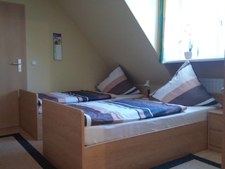 Schlafzimmer 2