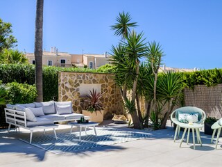 Terrasse mit Sitzgelegenheiten