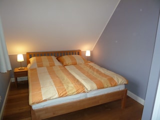 Schlafzimmer 1