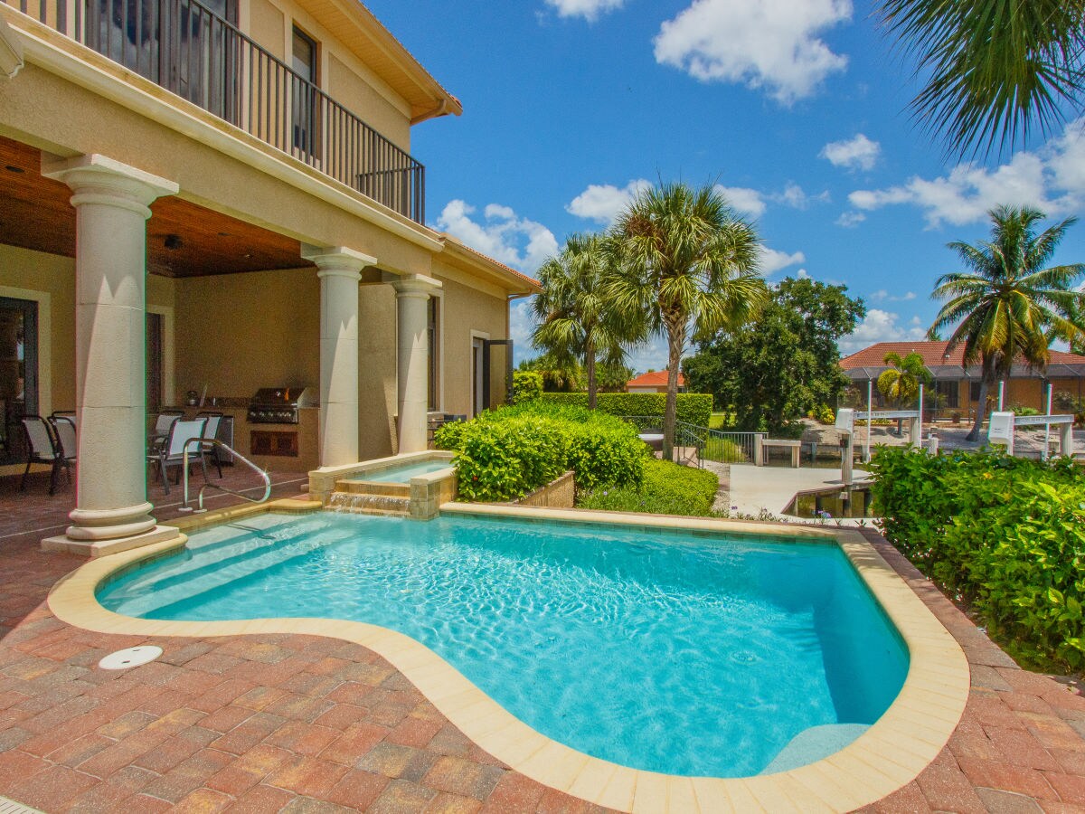 Luxusvilla Aurora mit 2 Pools und Boot, Naples / Florida - Herr