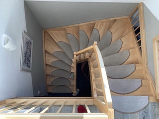 Treppe mit Fallschutztür