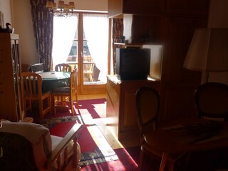 Kleines Wohnzimmer mit Kochnische 1. Stock + Balkon