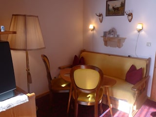 Kleines Wohnzimmer TV und Schlafsofa 1.Stock