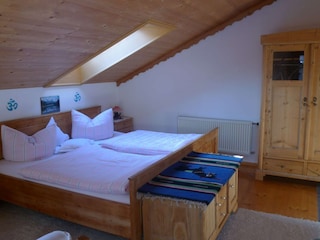 Wohn-Schlafzimmer 2.Stock mit Küche und Balkon