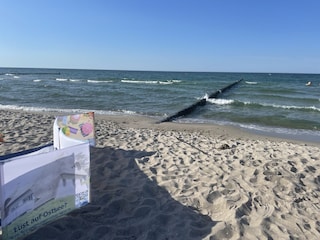 Der feinsandige Strandabschnitt direkt an der Wohnung