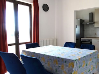 Esszimmer und Küche im 1. Stock