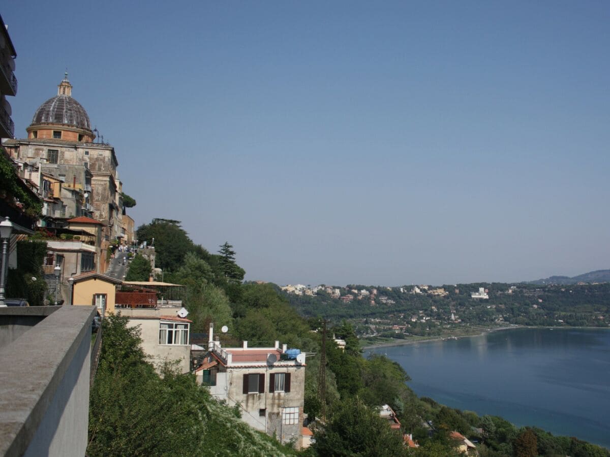 Castel Gandolfo mit Papstresidenz in der Nähe