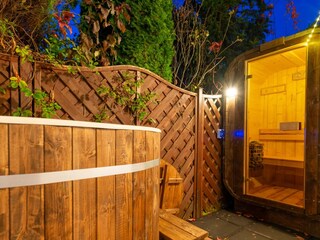 Kaltwasserfass & Sauna