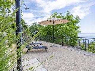 Terrasse mit Meerblick und Aussendusche