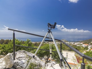 Garten mit Aussichtstelle und Teleskop