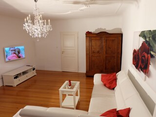 Wohnzimmer mit Medienecke - TV, Stereo und DVD