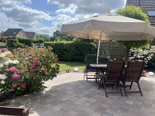 Terrace with seating for 6
