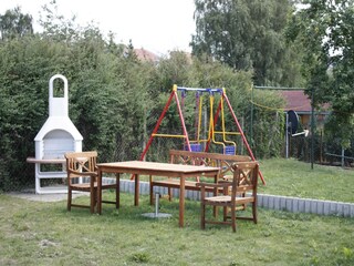 Sitzmöglichkeit hinten mit Grillkamin